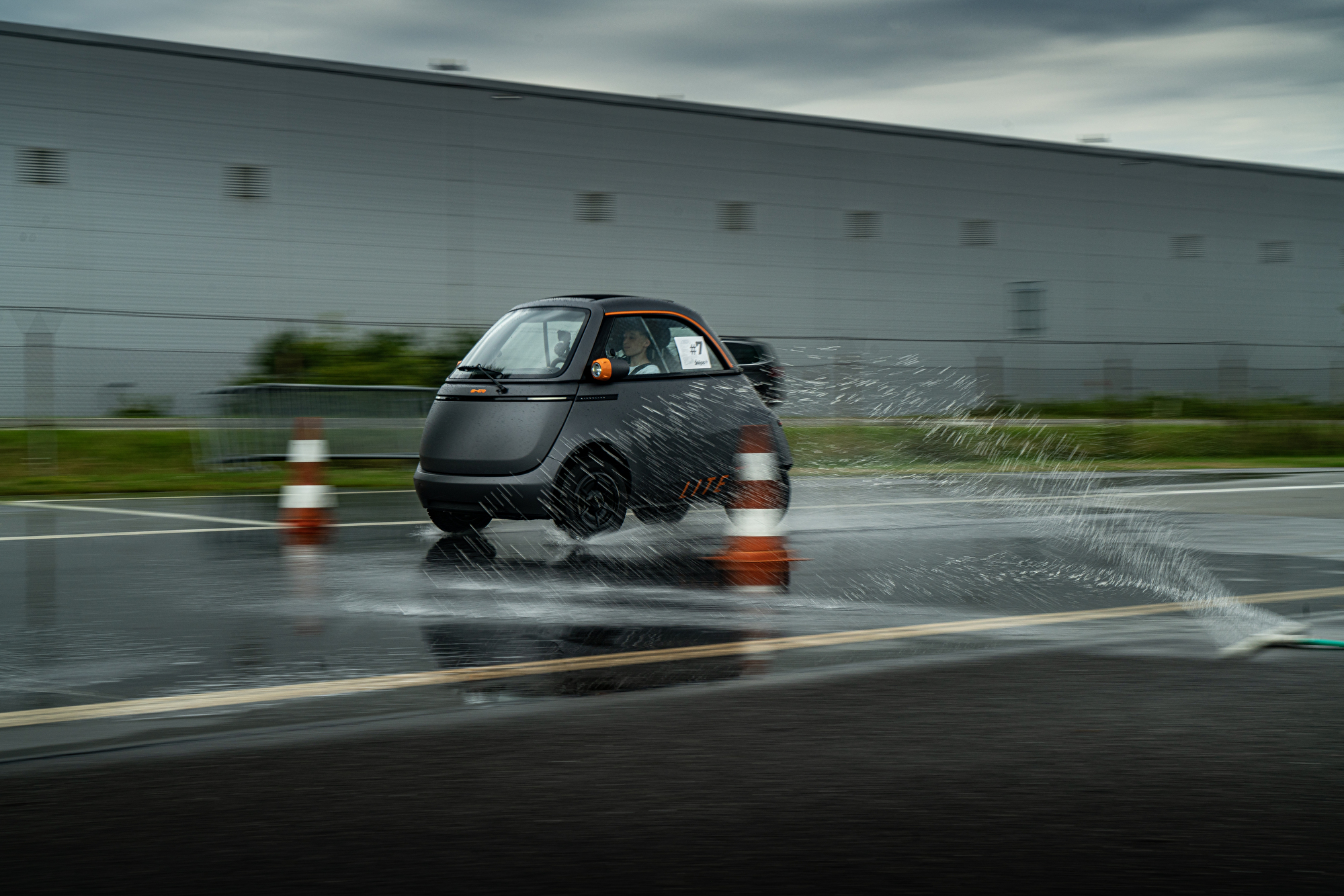 Microlino Lite på testbane